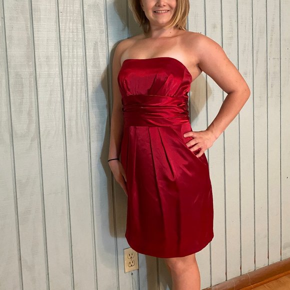 Formal red dress - Picture 2 of 2